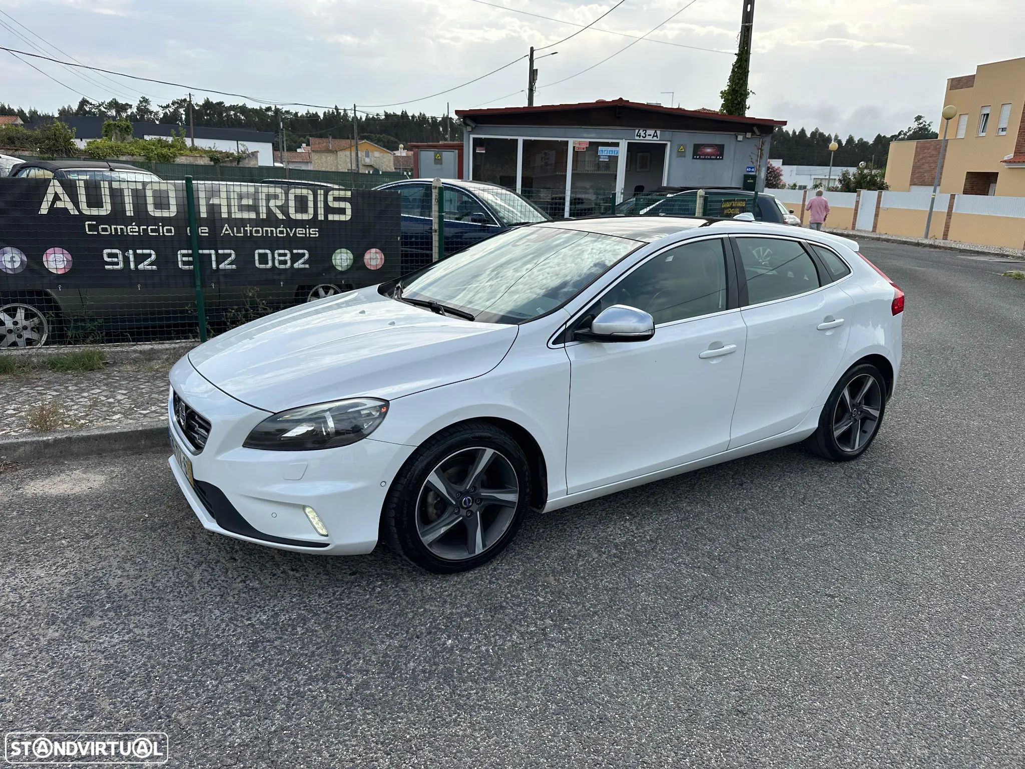 Volvo V40 1.6 D2 R-Design Summum - 1
