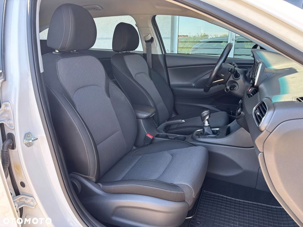 Hyundai i30 1.6 D Classic + - 18