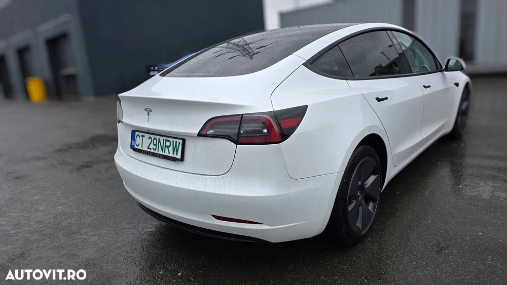Tesla Model 3 - 3