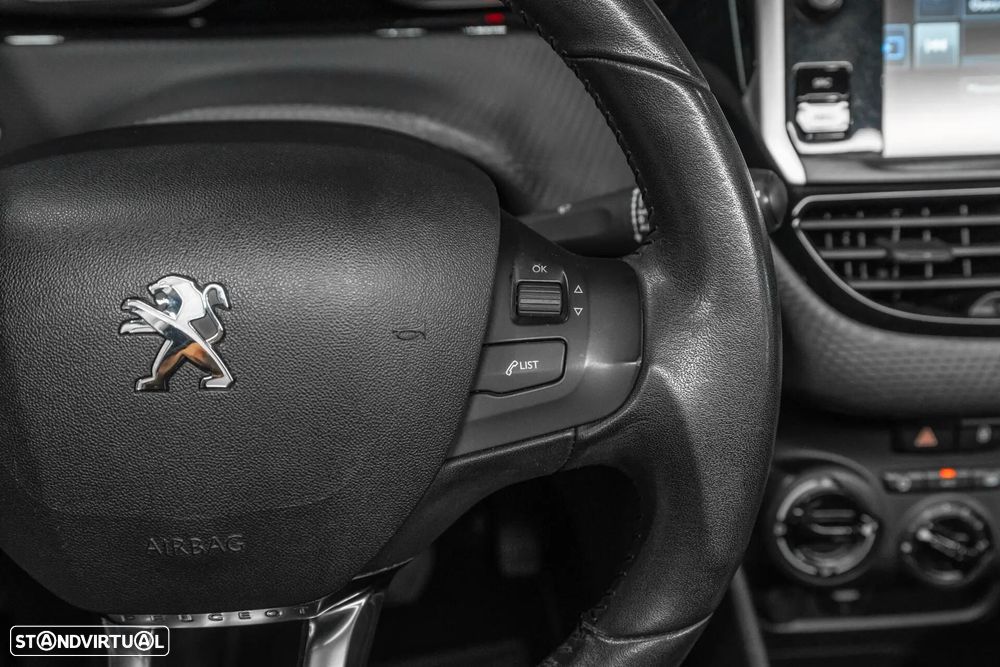 Peugeot 208 - 12
