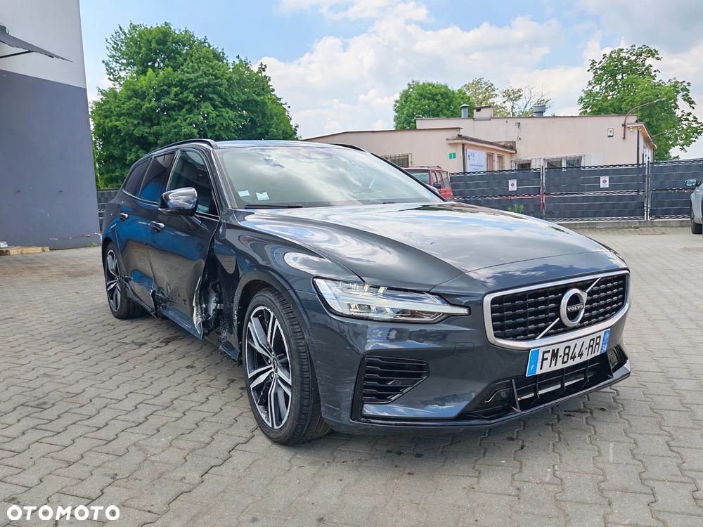 Volvo V60 T8 AWD Plug-In Hybrid R-Design - 4