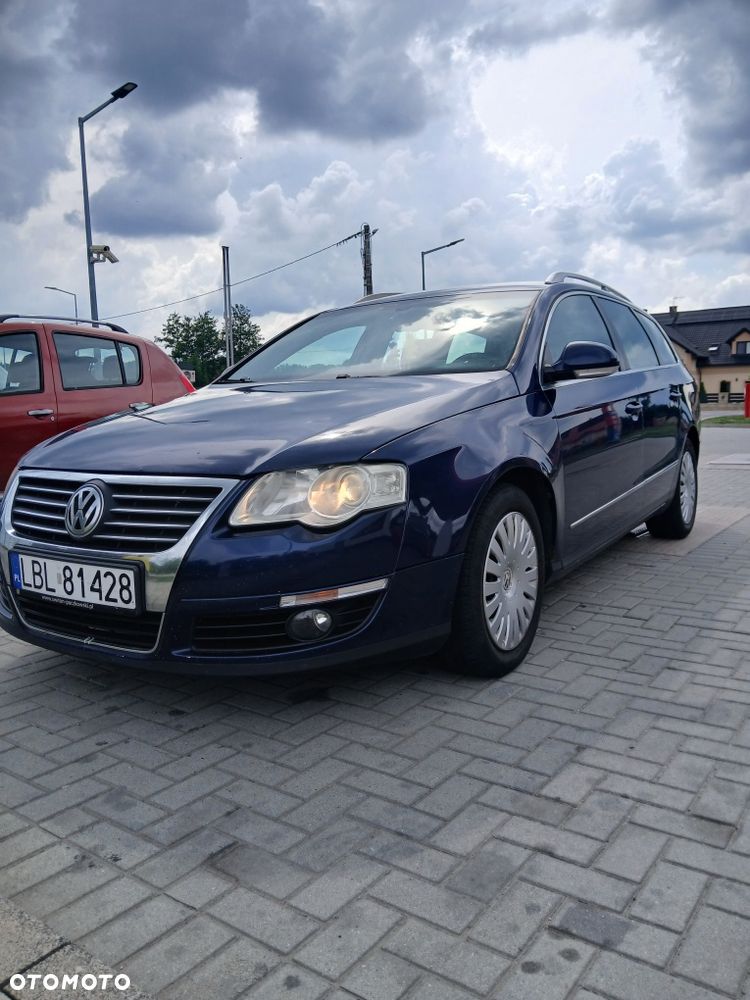 Volkswagen Passat - 1