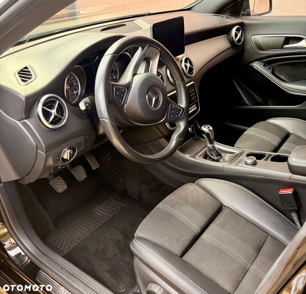 Mercedes-Benz CLA 180 - 5