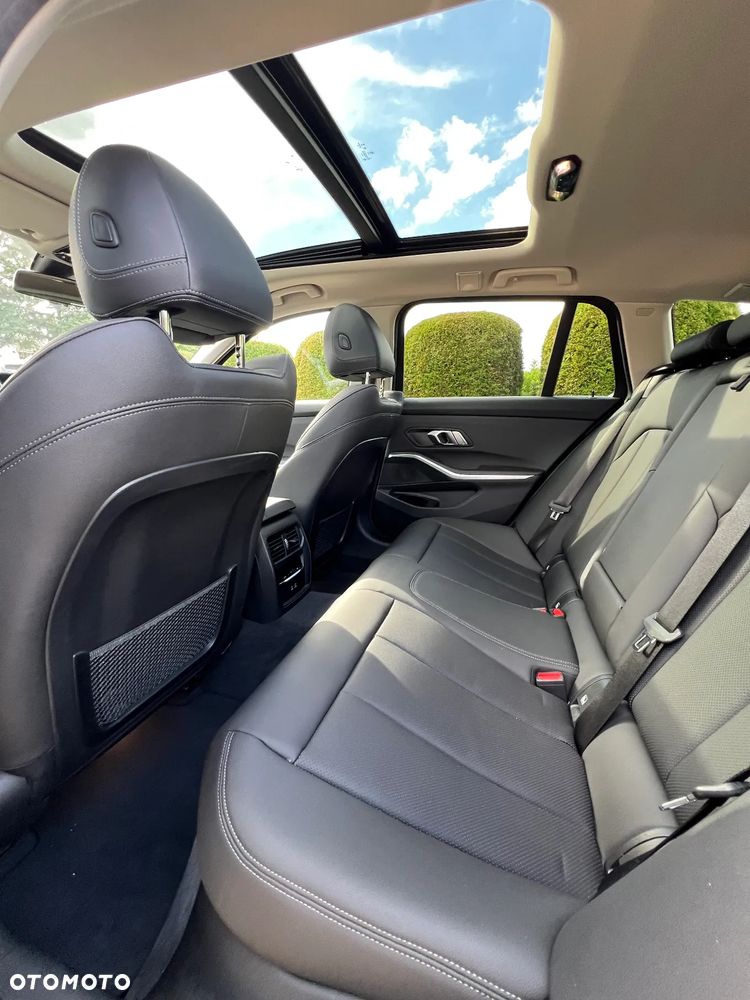 BMW Seria 3 320d xDrive Luxury Line sport - 28