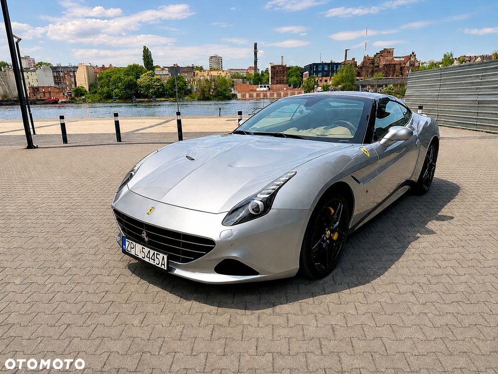 Ferrari California T - 10