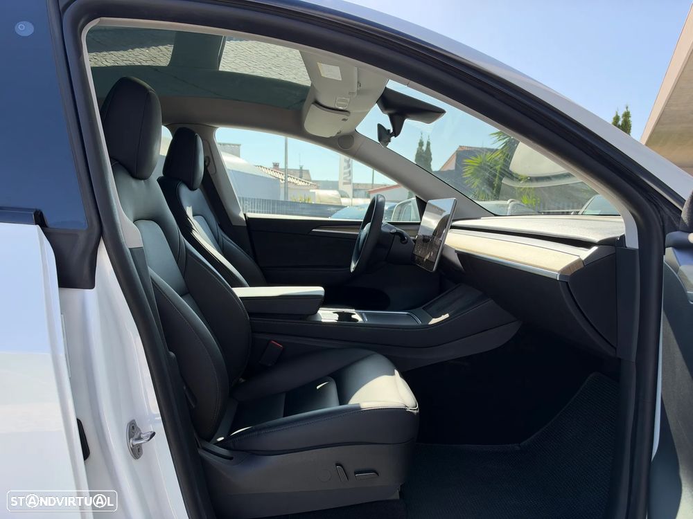 Tesla Model Y RWD - 12