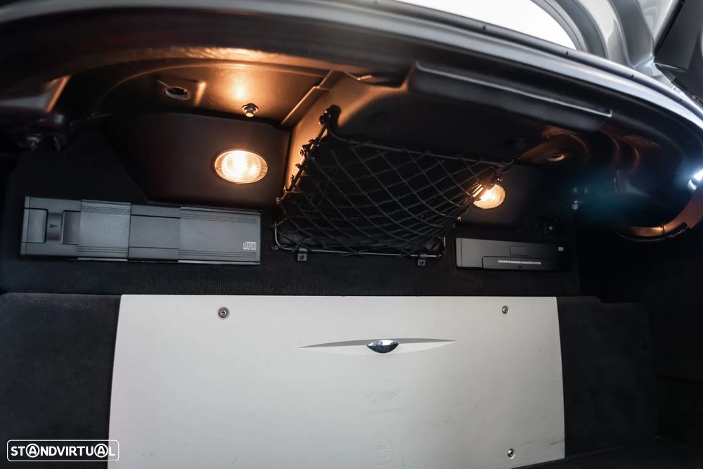 Aston Martin Vanquish - 21