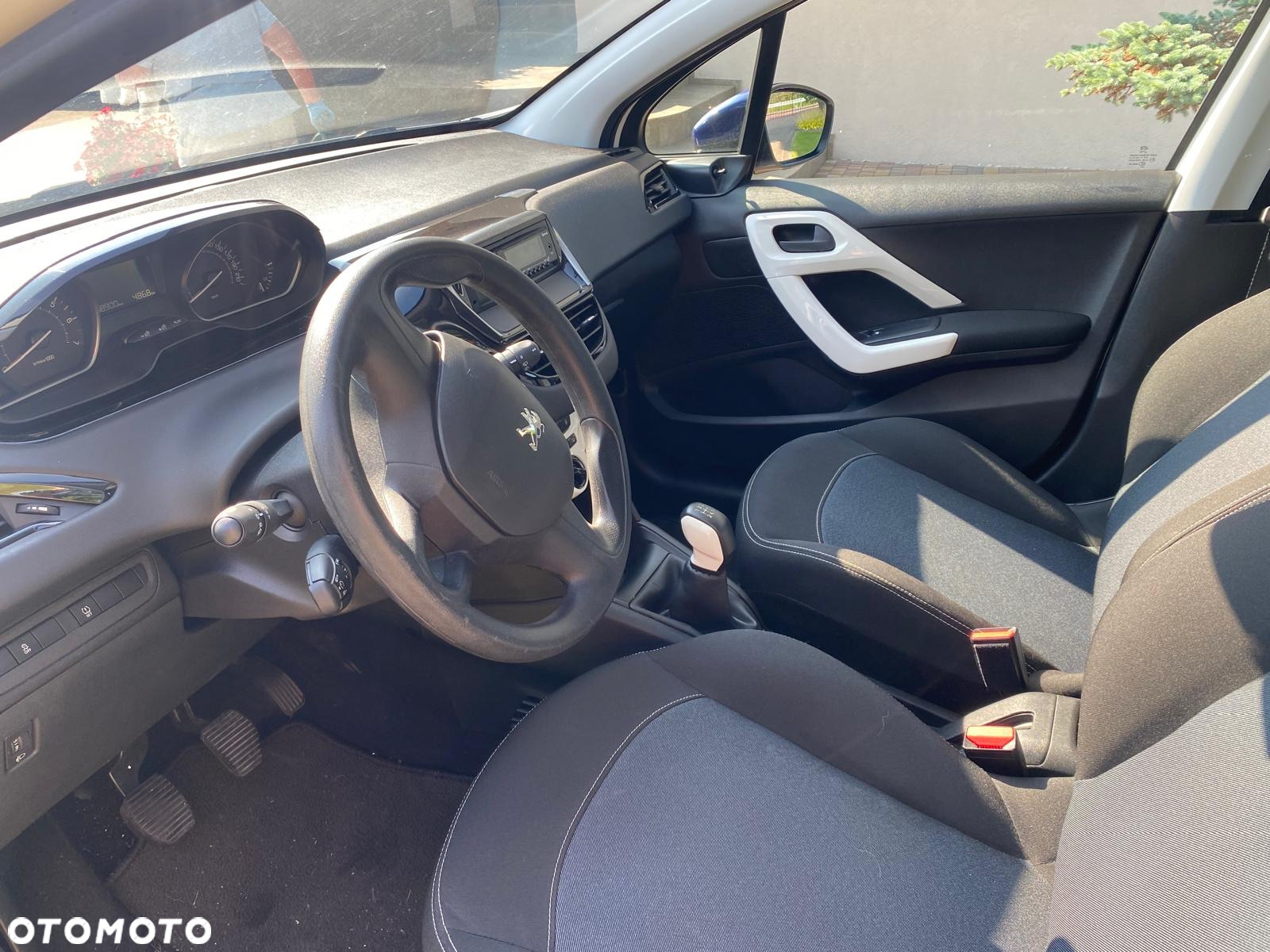 Peugeot 208 - 14