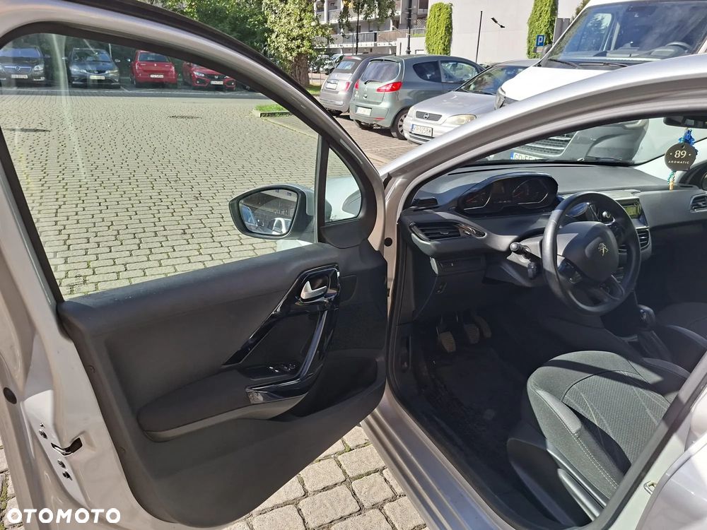 Peugeot 208 - 14