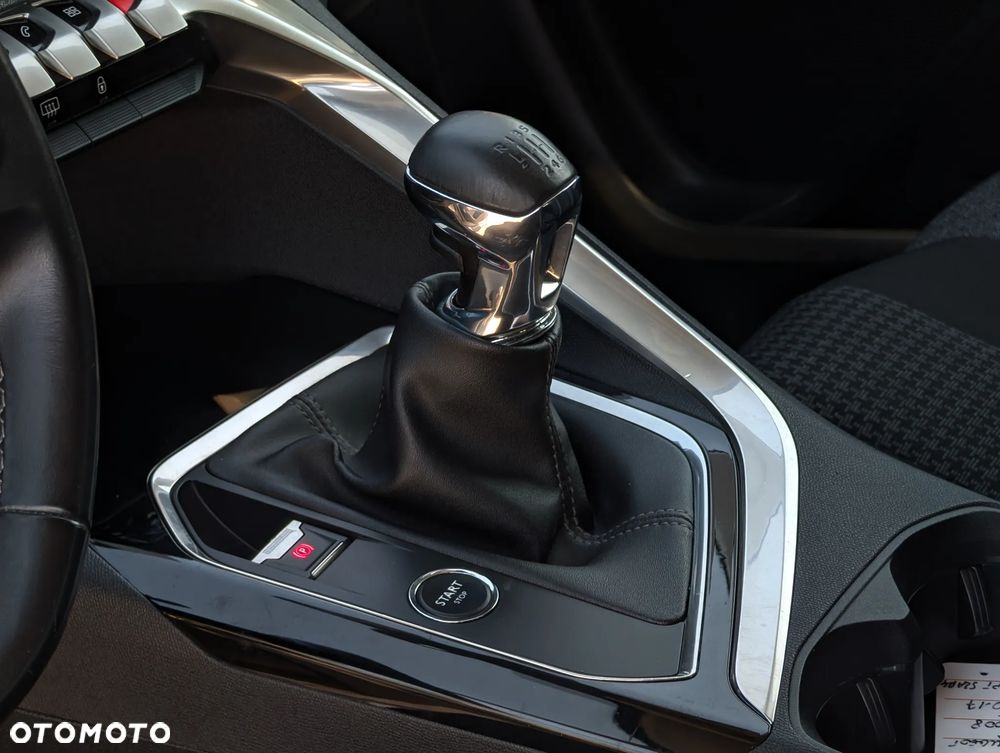 Peugeot 3008 PureTech 130 Stop & Start GPF Allure - 31