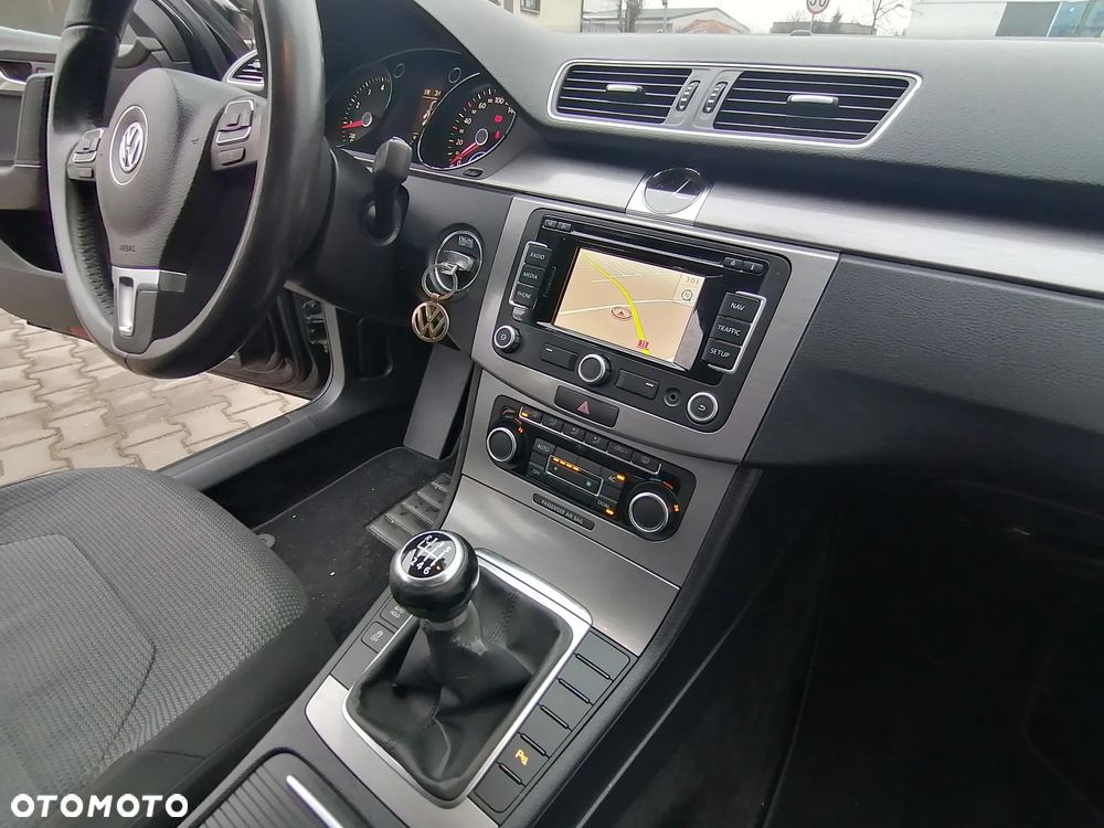 Volkswagen Passat - 31