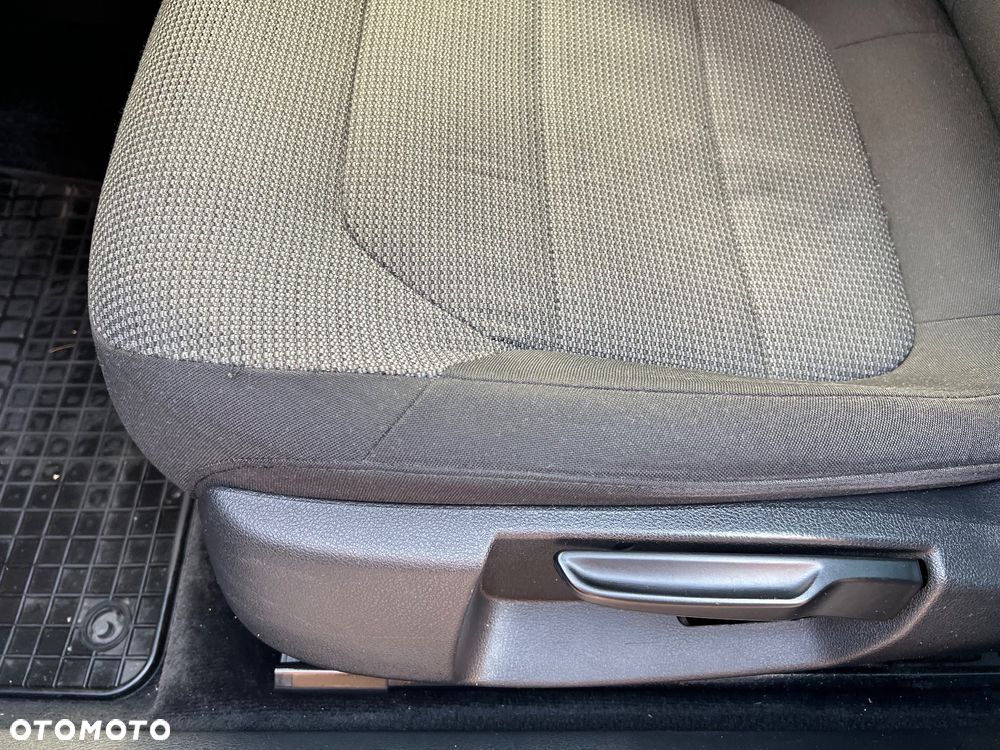 Volkswagen Passat 2.0 TDI DPF Comfortline - 28