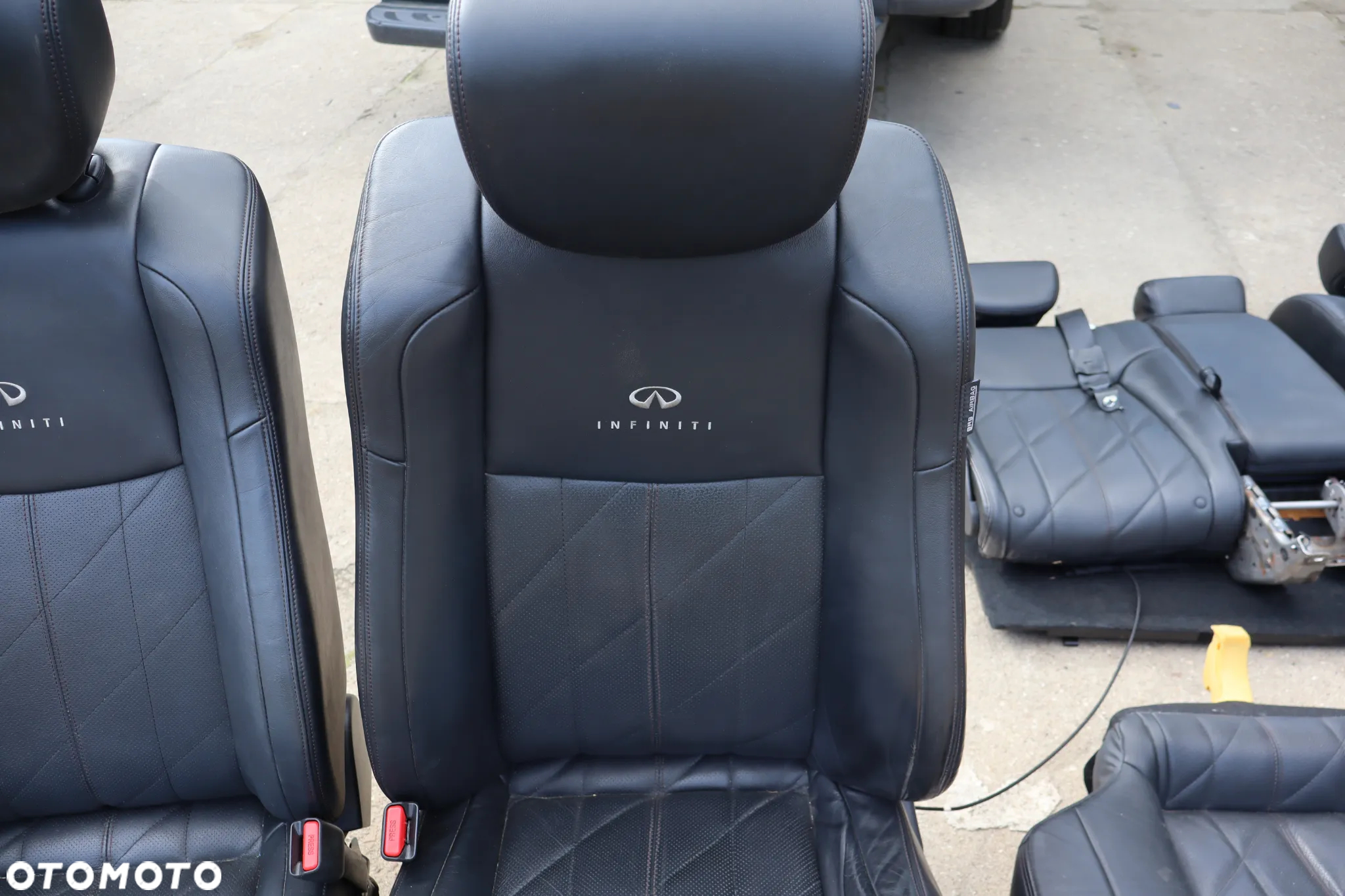 FOTEL FOTELE KANAPA TAPICERKI DRZWI ZAGŁÓWEK TV AUDIOMEDIA SKÓRA INFINITY FX II LIFT QX70S 2012 - 6