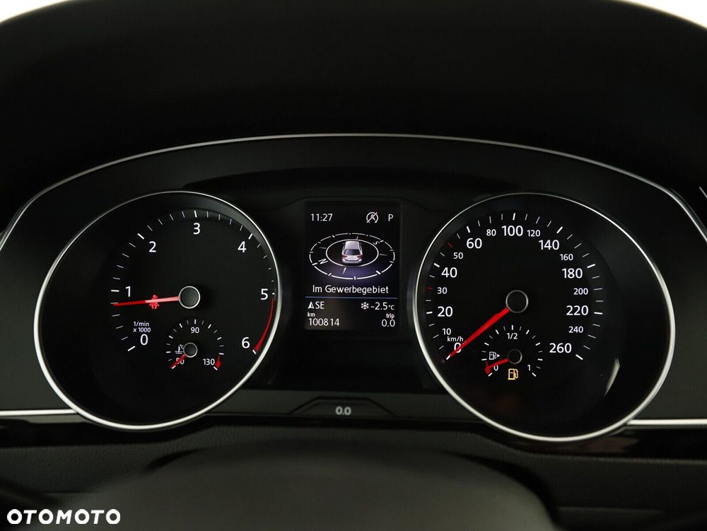 Volkswagen Passat - 14