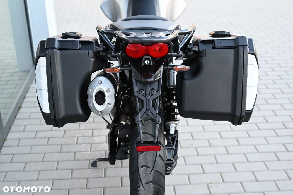 Moto Guzzi V85 - 8