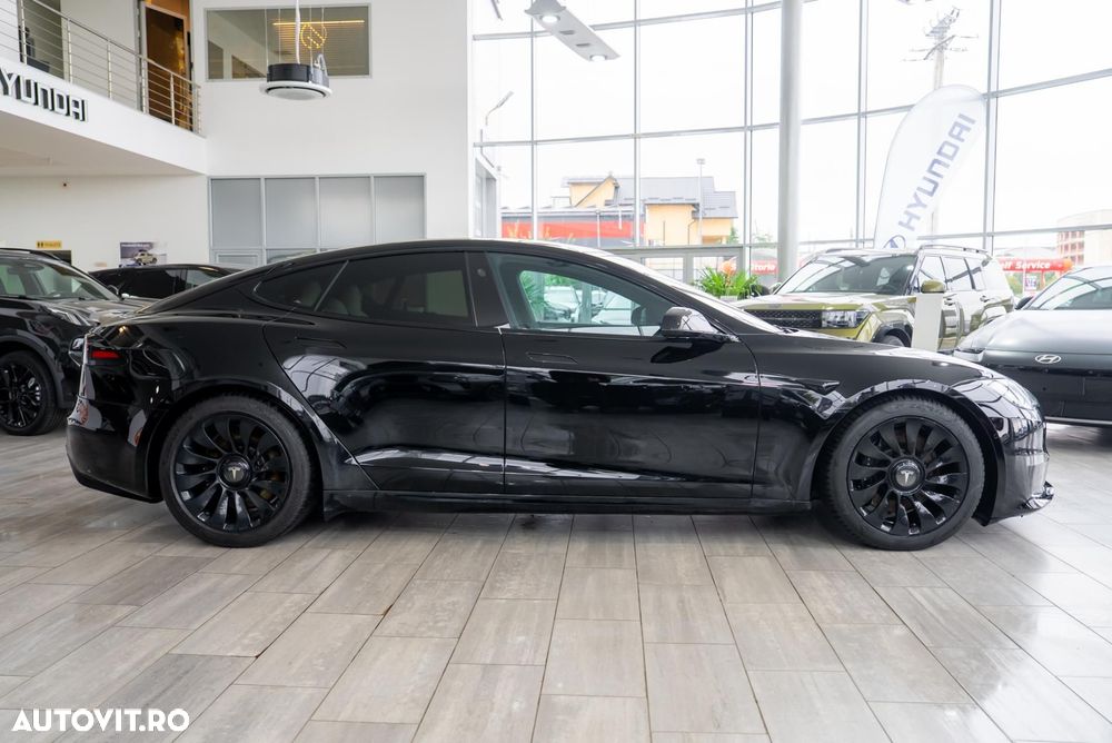 Tesla Model S - 4