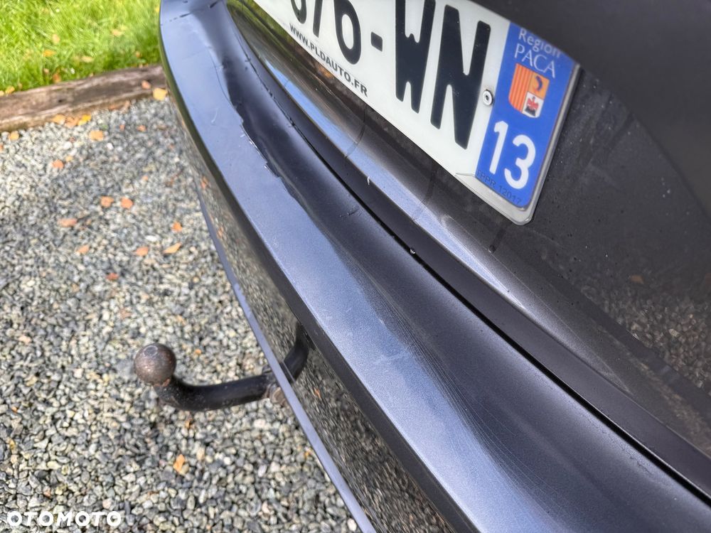 Toyota Avensis 1.6 Premium - 19