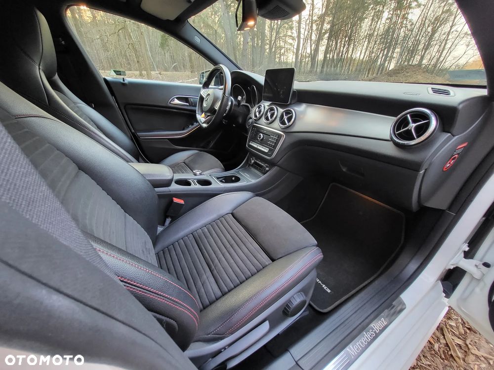 Mercedes-Benz CLA 220 4-Matic AMG Line - 23
