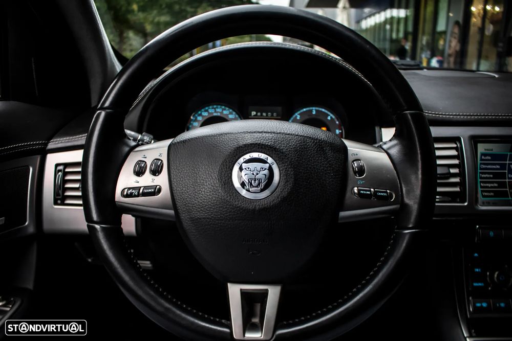 Jaguar XF 3.0 D V6 S Luxury - 15