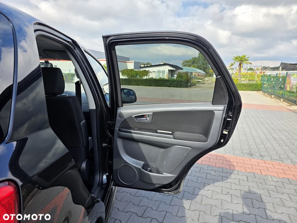 Suzuki SX4 1.6 Comfort Plus - 12