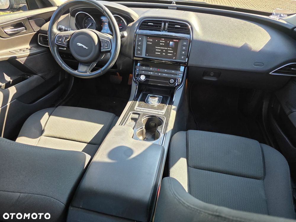 Jaguar XE E-Performance Pure - 19