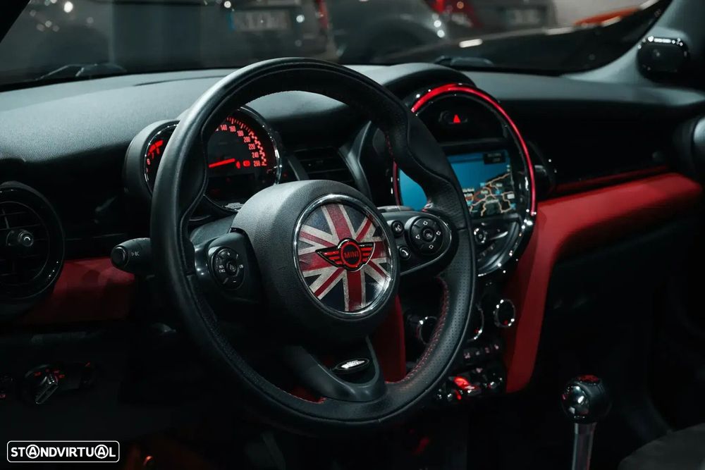 MINI Cabrio John Cooper Works - 11