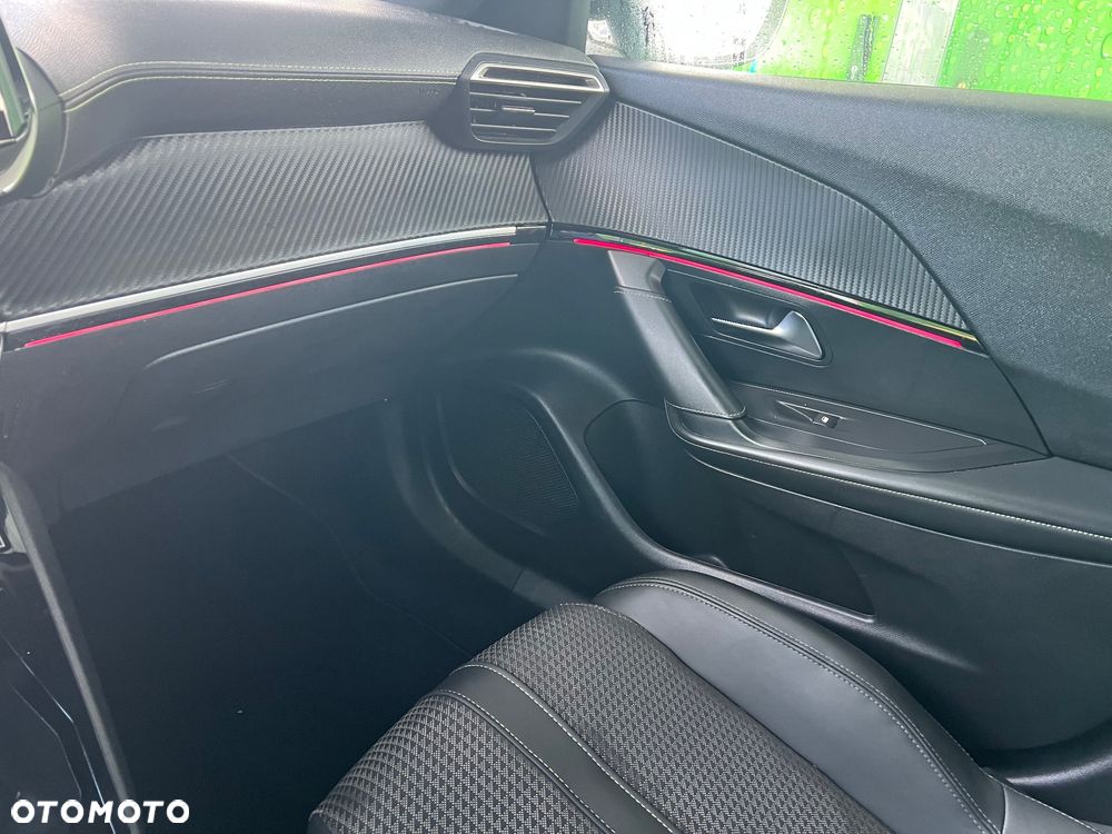 Peugeot 2008 PureTech 130 EAT8 GT - 34
