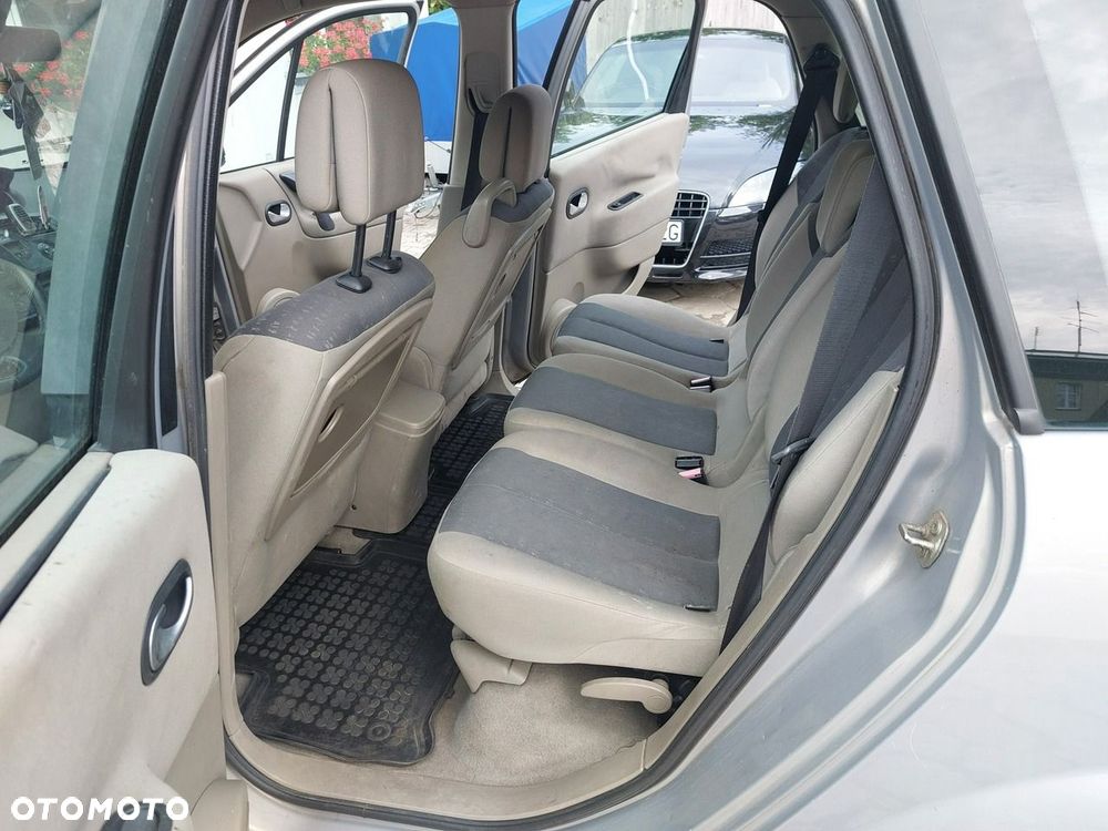 Renault Grand Scenic - 11