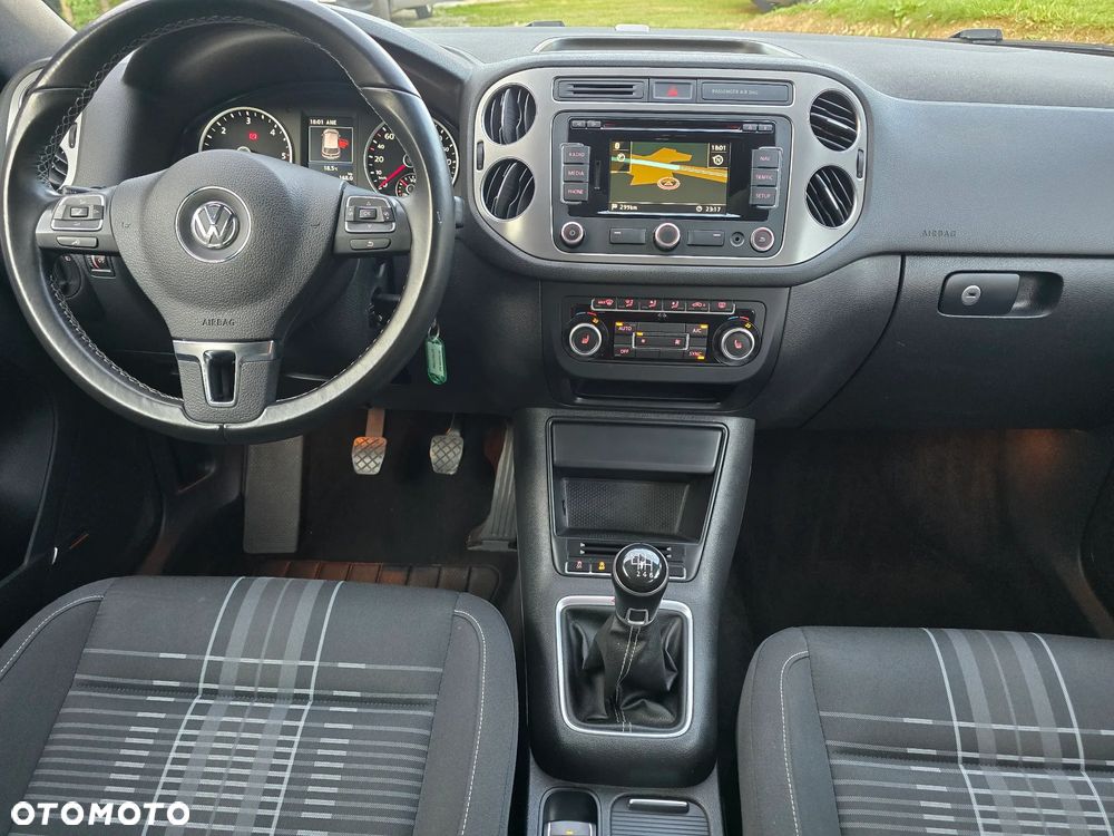 Volkswagen Tiguan 2.0 TDI DPF 4Motion BlueMotion Technology Lounge Sport & Style - 23