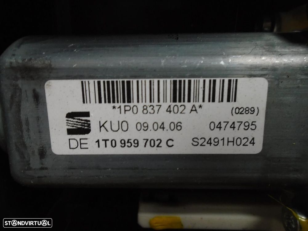ELEVADOR DE VIDRO FRONTAL DIREITO SEAT LEON 2006 -1T0959702C - 2