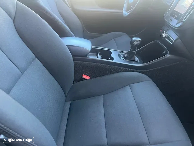 Volvo XC 40 1.5 T3 Momentum Tech Edition - 23