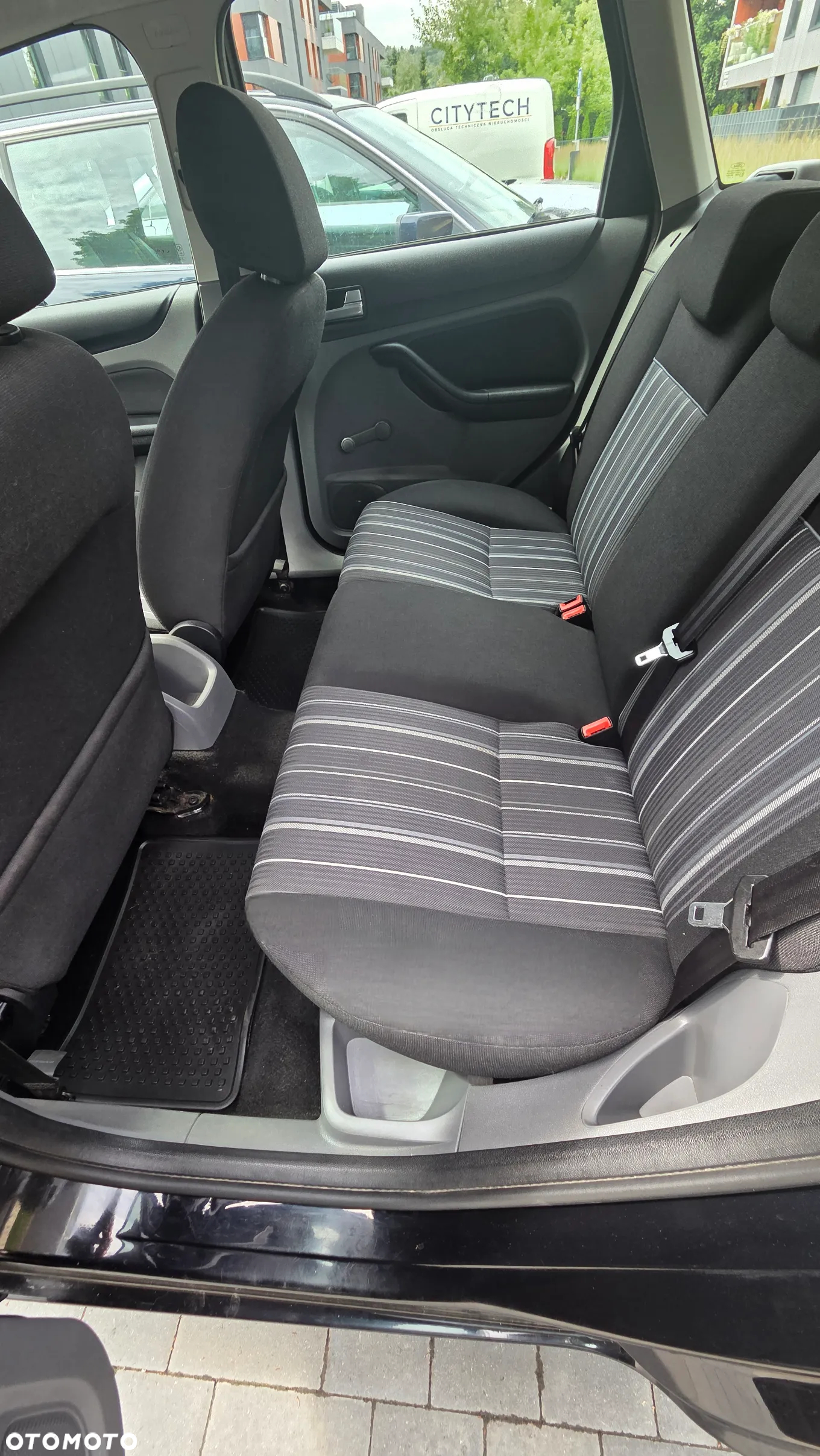 Ford Focus 1.6 16V Ambiente - 5