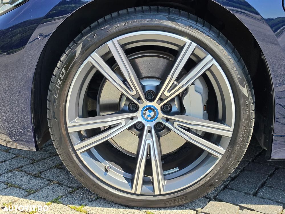BMW 3 Series 2022 — imagine 7