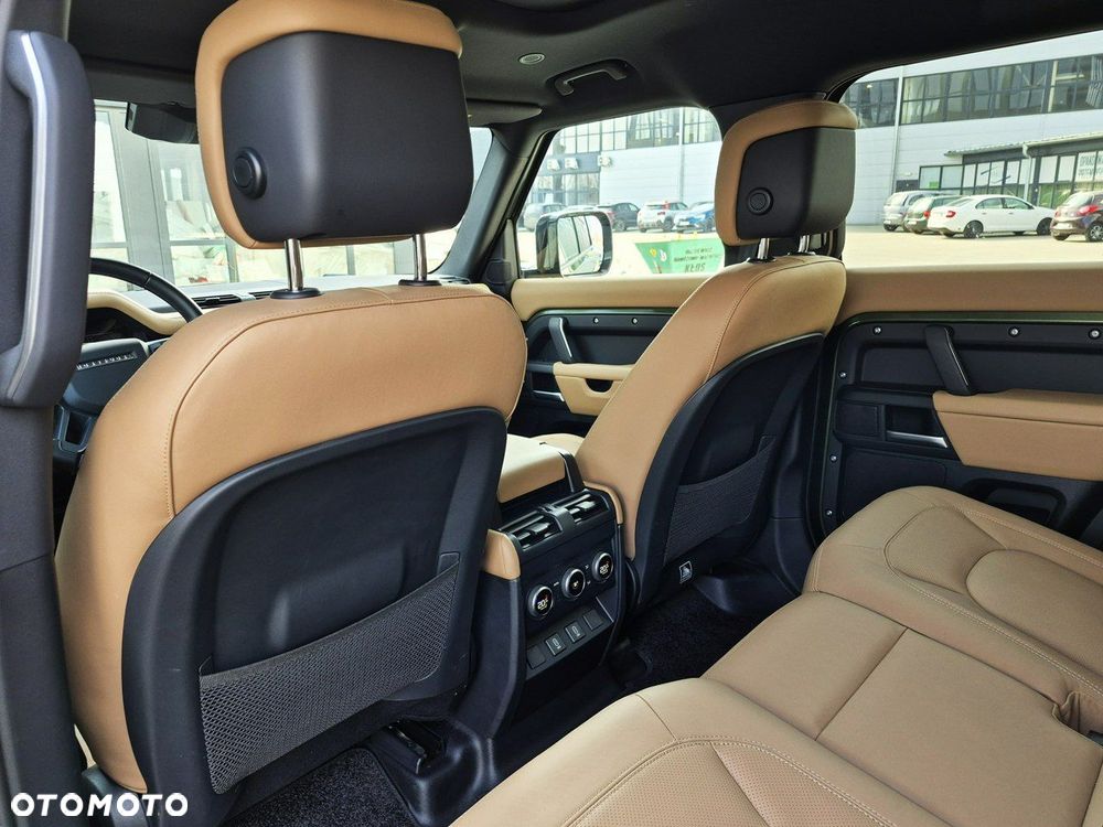 Land Rover Defender - 29