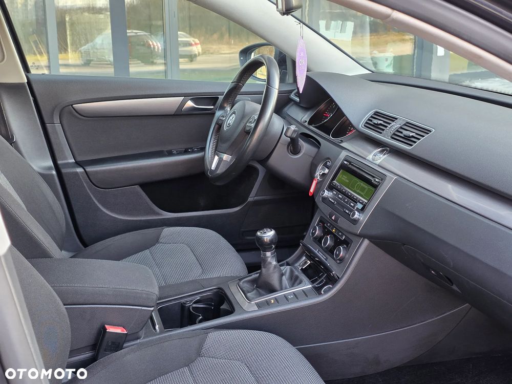 Volkswagen Passat 2.0 TDI Highline - 27