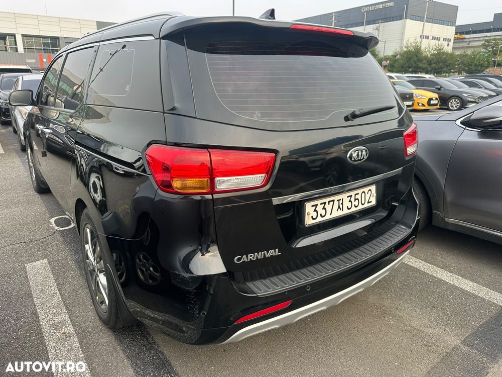 Kia Carnival - 4
