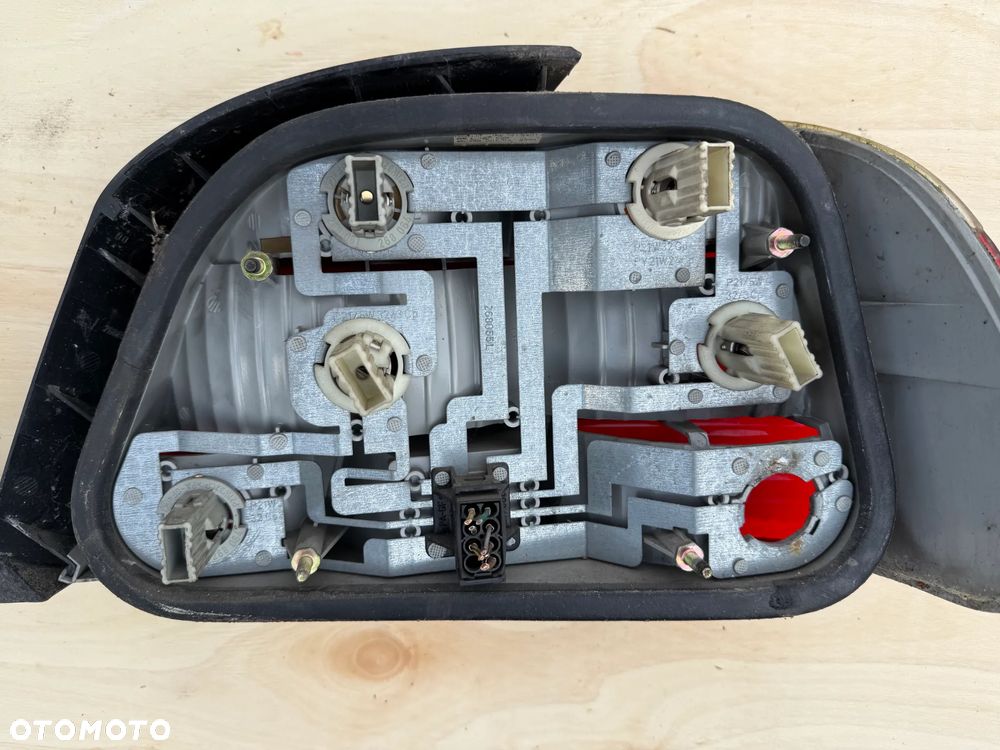 LAMPY TYLNE BMW E38 KOMPLET KRYSZTAŁKI OPRAWKI LAMPA TYŁ LEWA PRAWA WKŁADKI ŻARÓWEK WKŁADKA ŻARÓWKI OPRAWKA - 8