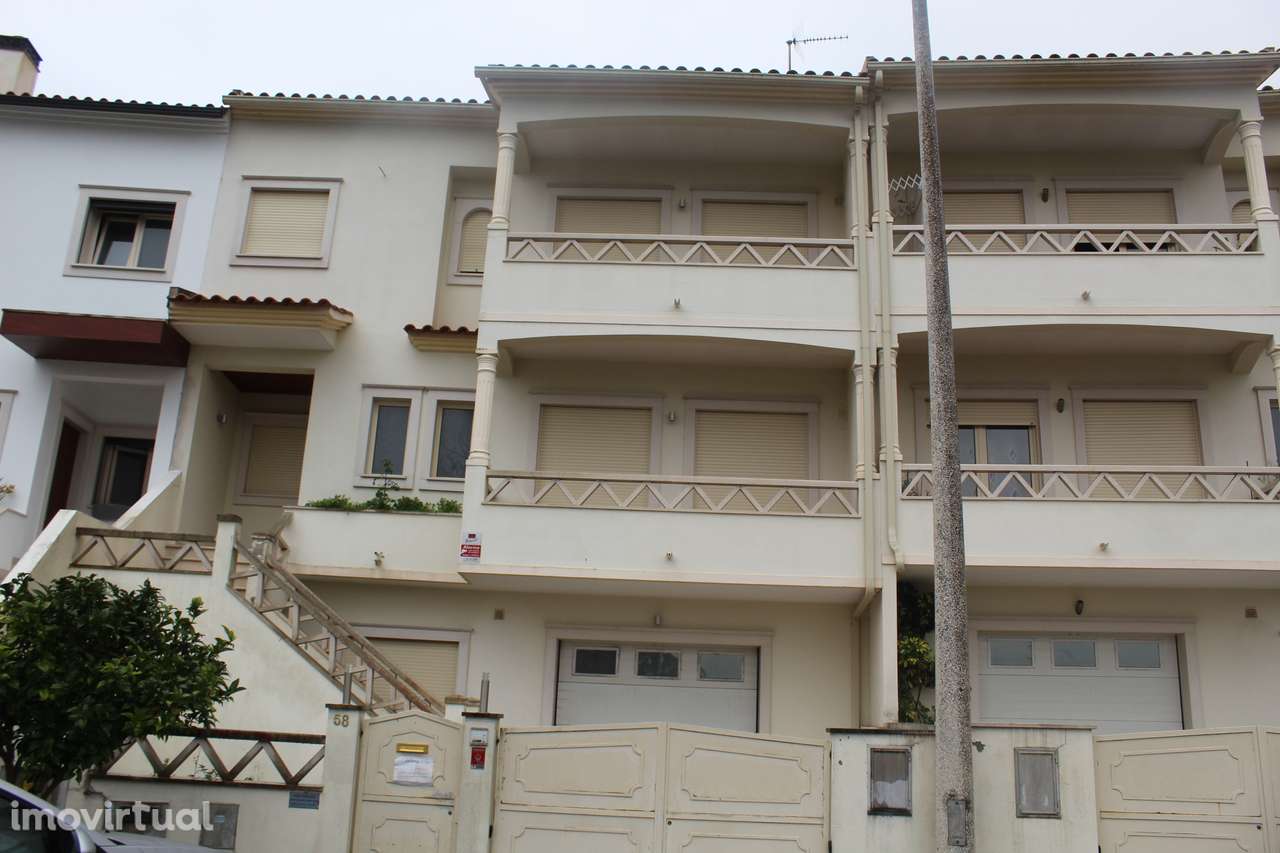 Moradia T4 com 312 m² na Urbanização Quinta do Rei - Grande imagem: 2/32