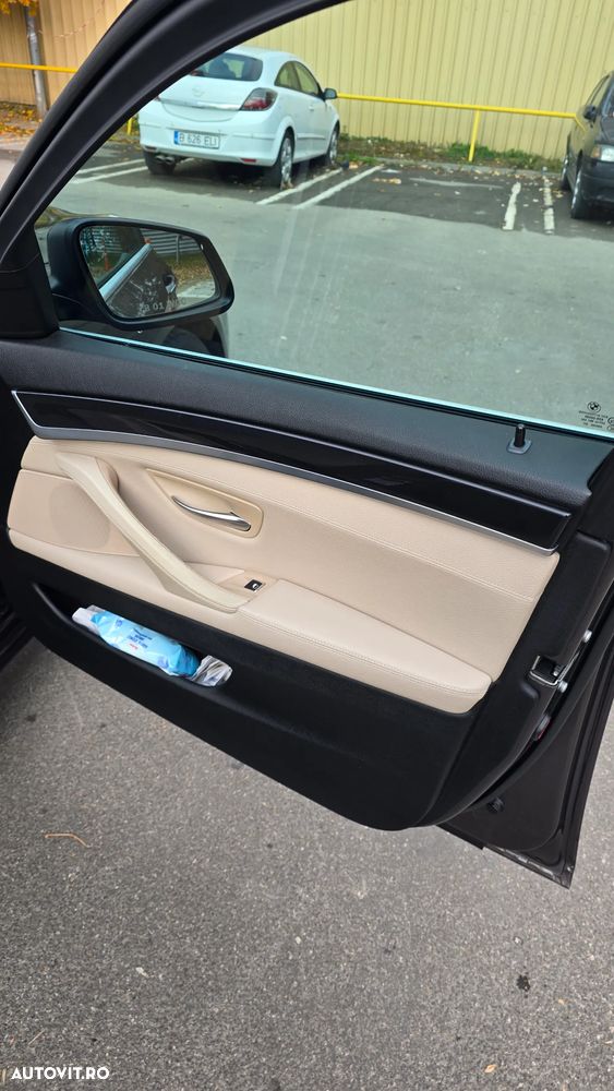 BMW Seria 5 525d xDrive AT - 12