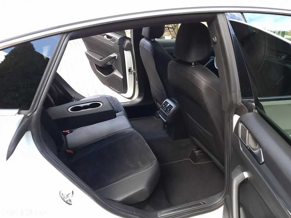 Volkswagen Arteon 2.0 TDI SCR R-Line - 14