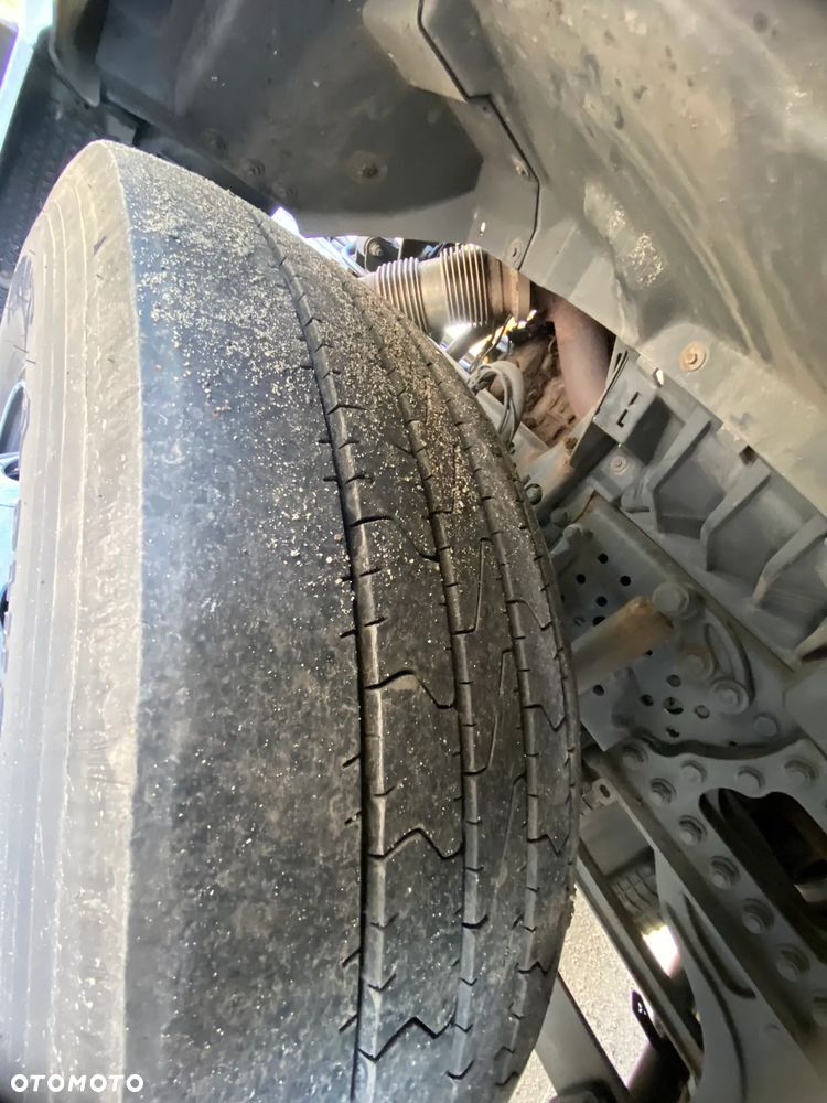 Mercedes-Benz actros - 9