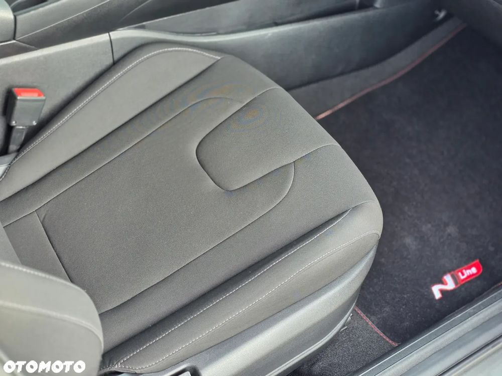 Hyundai Elantra - 38