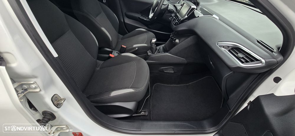 Peugeot 208 1.2 PureTech Style - 13
