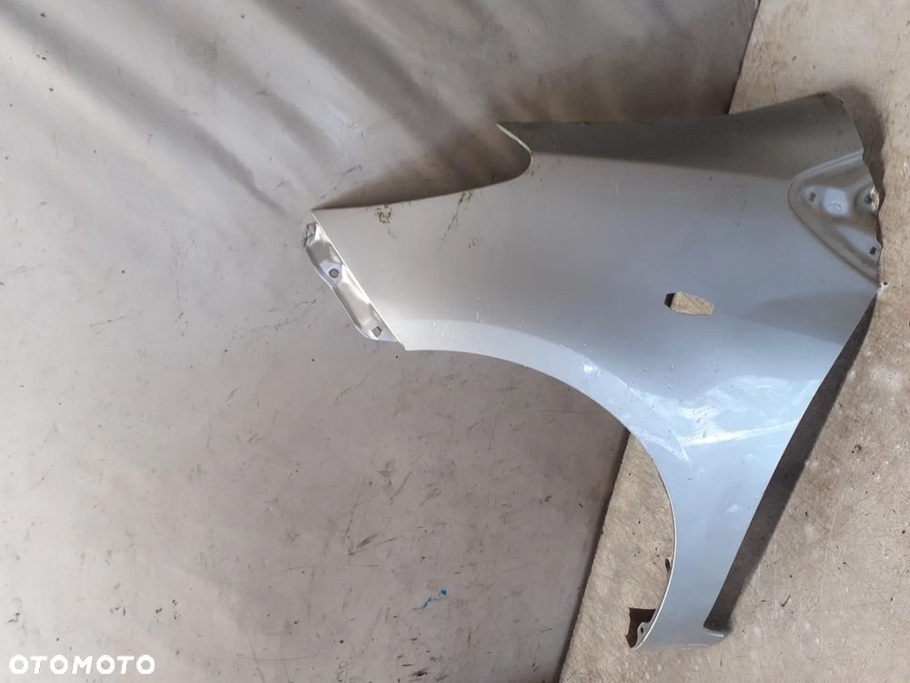 * Błotnik PRZÓD PRZEDNI  LEWY TOYOTA YARIS II 1E7 SREBRNY - 3