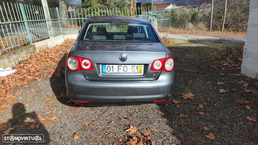 VW Jetta 1.9 TDi BlueM. Confortline - 5