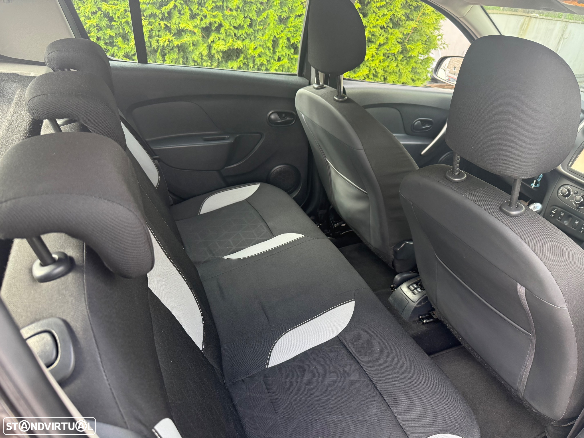 Dacia Sandero 1.5 dCi Stepway - 10