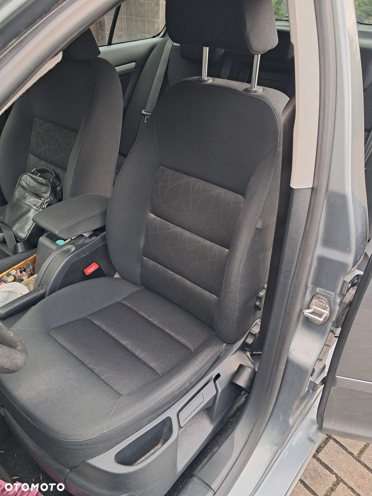 Skoda Octavia 1.6 Ambiente - 10