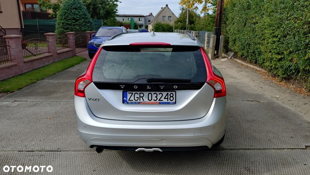 Volvo V60 D3 Momentum - 4