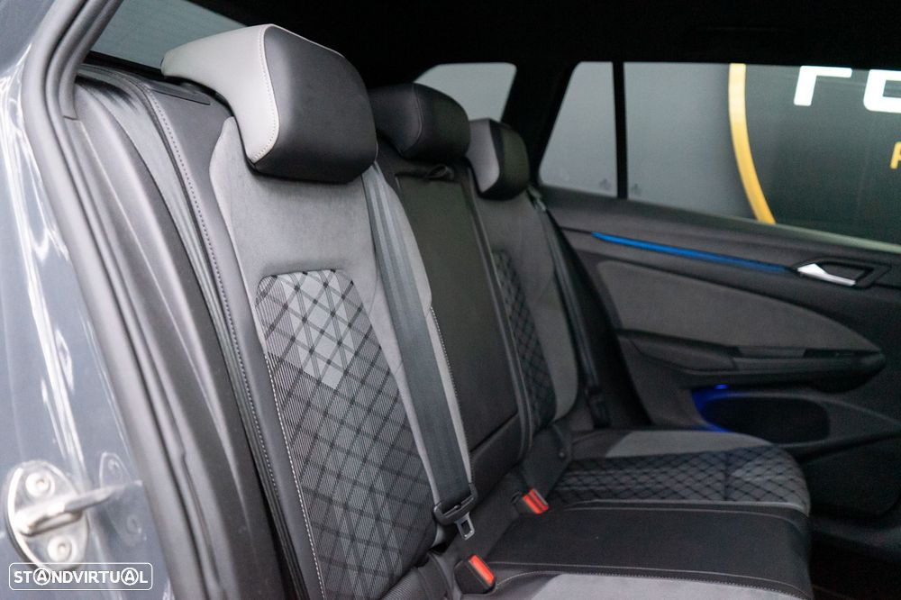 VW Golf Variant 2.0 TDi R-Line DSG - 56