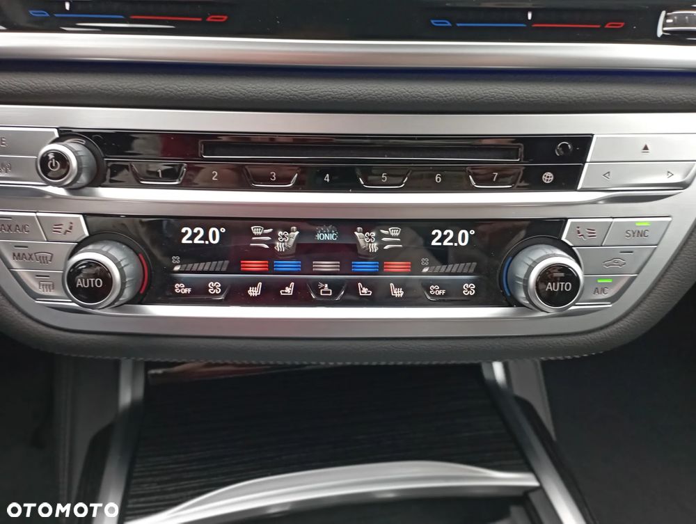 BMW Seria 7 750i xDrive - 14